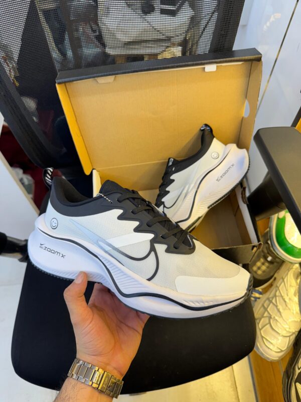 NIKE SMILEY RUNNING SHOES