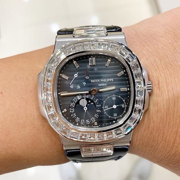 Patek Philippe Nautilus 5724G-001 Diamond Edition - Image 4
