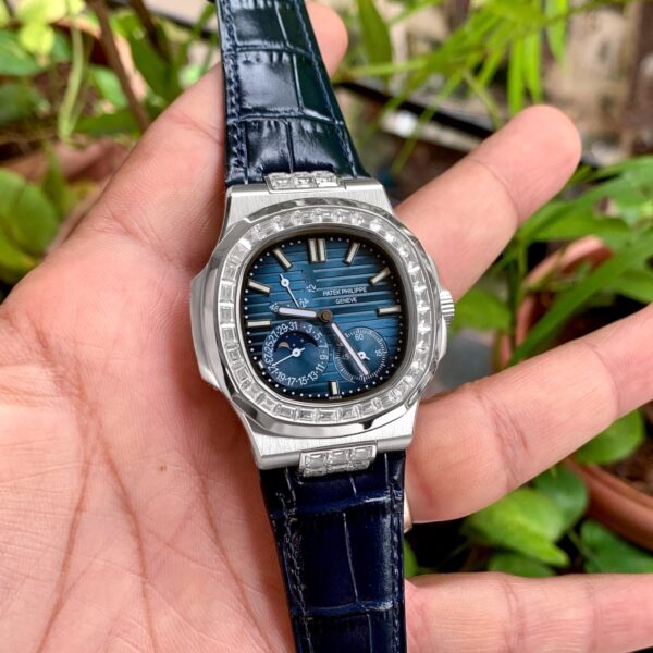 Patek Philippe Nautilus 5724G-001 Diamond Edition - Image 2