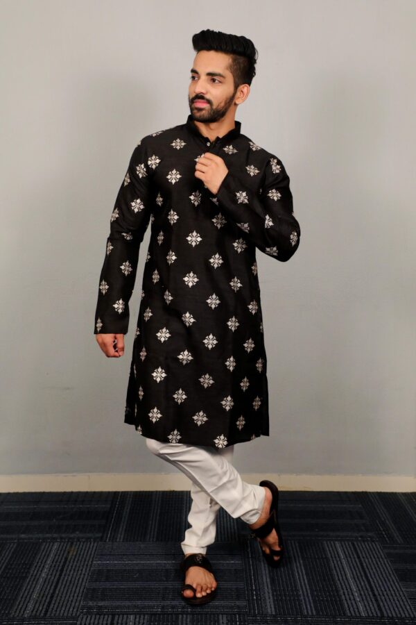 TRADITIONAL MEN'S KURTA WITH PAJAMA. - Image 3