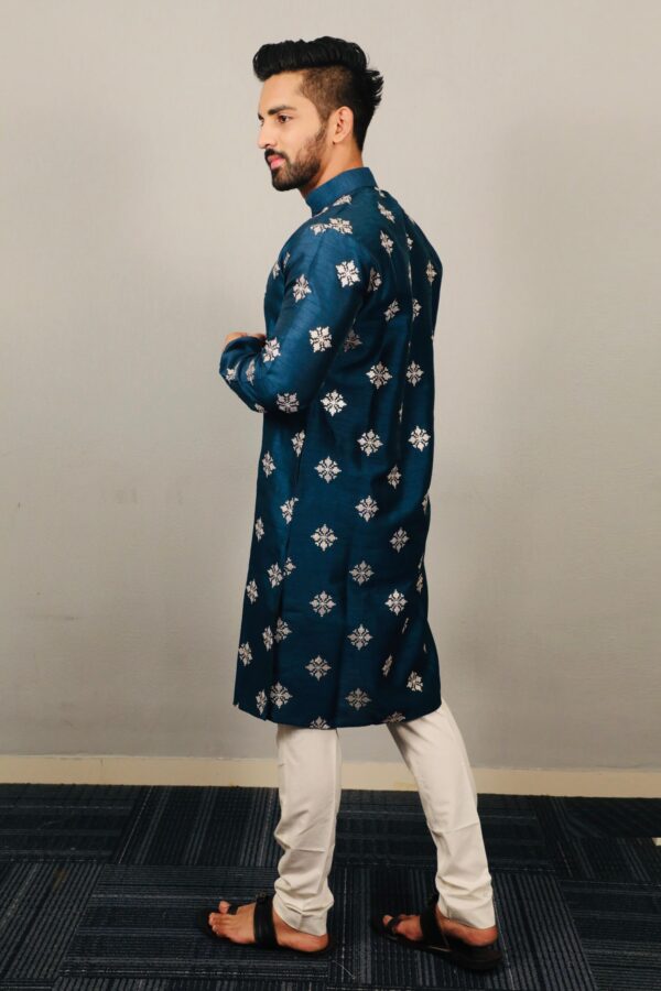 TRADITIONAL MEN'S KURTA WITH PAJAMA. - Image 4