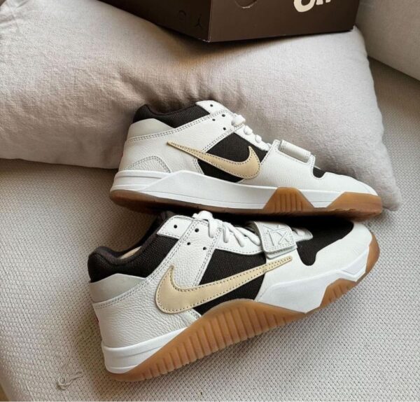 NIKE AIR JORDAN JUMPMAN JACK TRAVIS SCOTT SAIL
