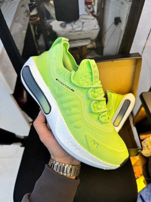 UNDERARMOUR HOVR PHANTOM Shoes
