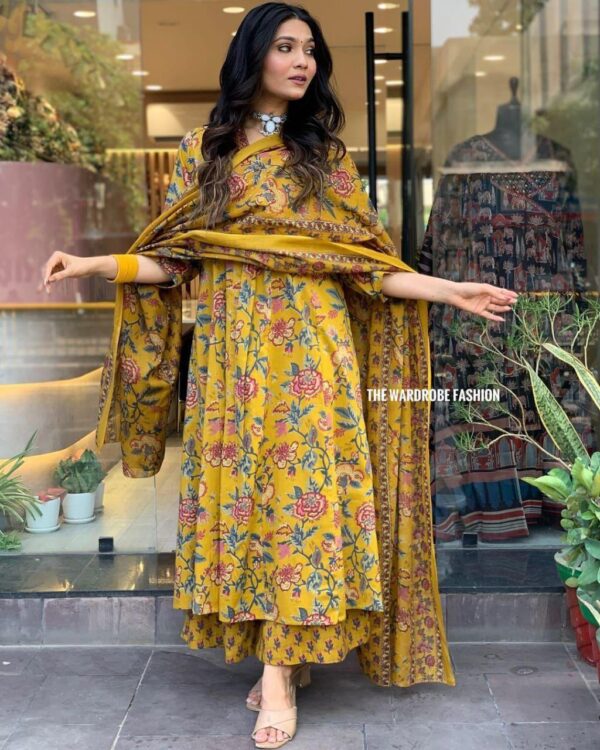 Cotton kurta and Pant with dupatta - Image 3