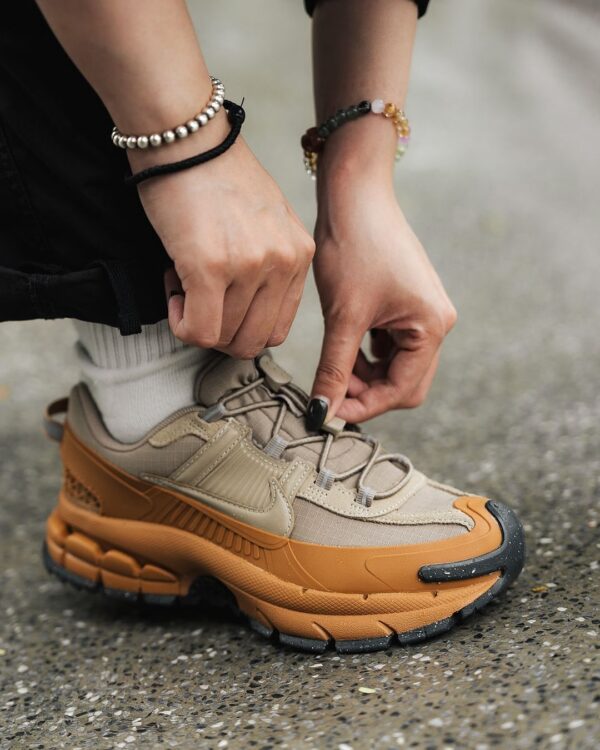 Nike Zoom Vomero 5 Roam Flax