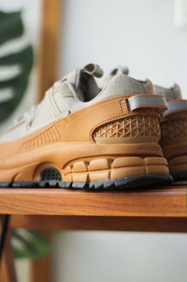 Nike Zoom Vomero 5 Roam Flax - Image 2