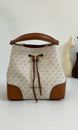 Michael Kors - Mercer Bucket Bag 